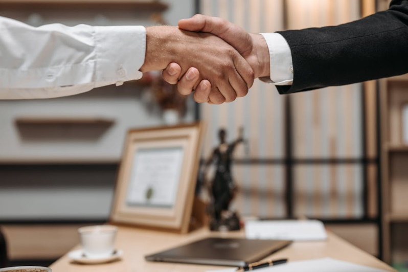 An image of two people shaking hands